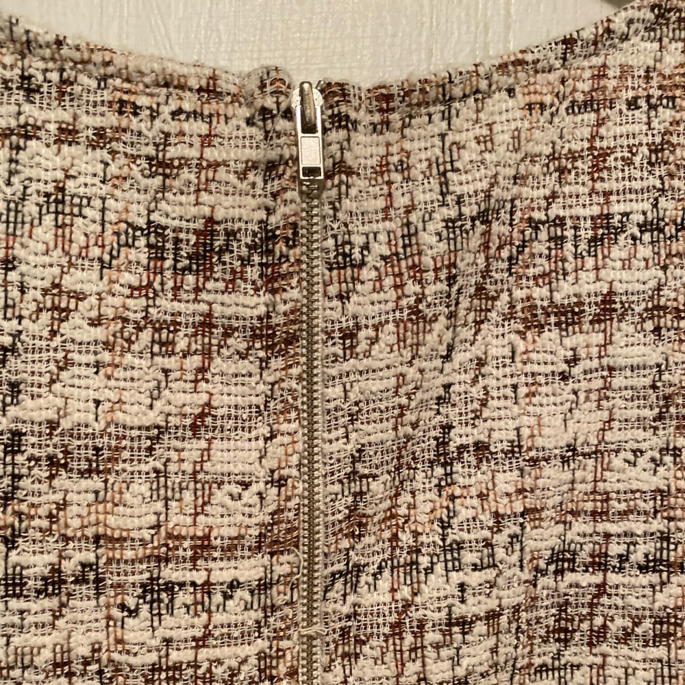 Woven Shell Top with Exposed Zipper and Fringe Detail - Picture 4 of 9